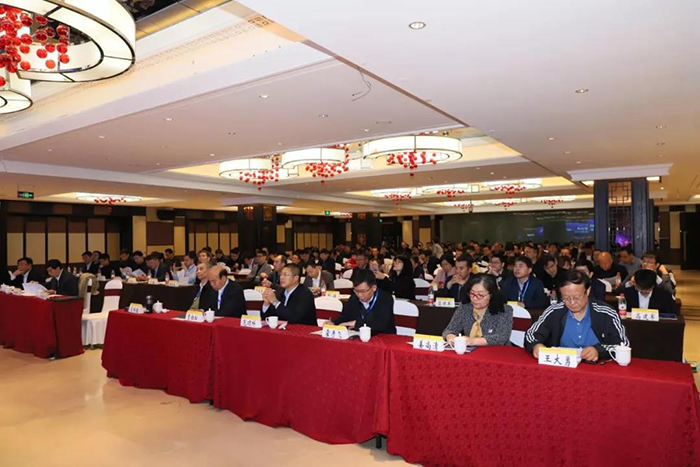 你的固廢我的寶 祥云飛龍倡議聯(lián)手治理危廢 鋼鐵、有色能否擦出“火花”.jpg